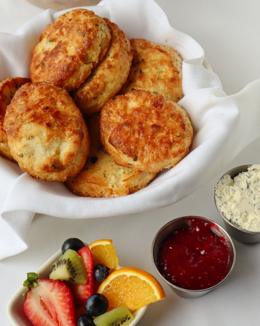 BASKET O’ BISCUITS