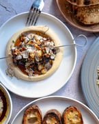 hummus ndjua is here 😻🏆👀🥰🌻💓this week's spring box (vegetarian and non-vegetarian) is now available for pre-order for this Thursday-Saturday. peek the menu below and tap the link in bio to order now 👏

✨non-vegetarian ✨
dip
fermented potato pita | hummus nduja

app
lamb ribs | house-made haloumi

entrée
fire-roasted green asparagus | whole roasted seabream

dessert
Pistachio pannacotta

✨vegetarian ✨
dip
fermented potato pita |  hummus & fire-roasted mushroom

app
baby gem | housemade haloumi 

entrée
fire-roasted green asparagus | cauliflower shawarma

dessert
Pistachio pannacotta