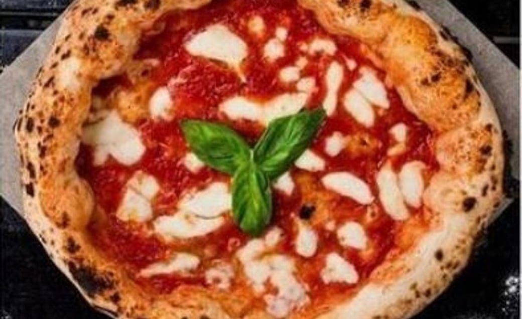 Pizza Margherita 12'' (FREE SODA)