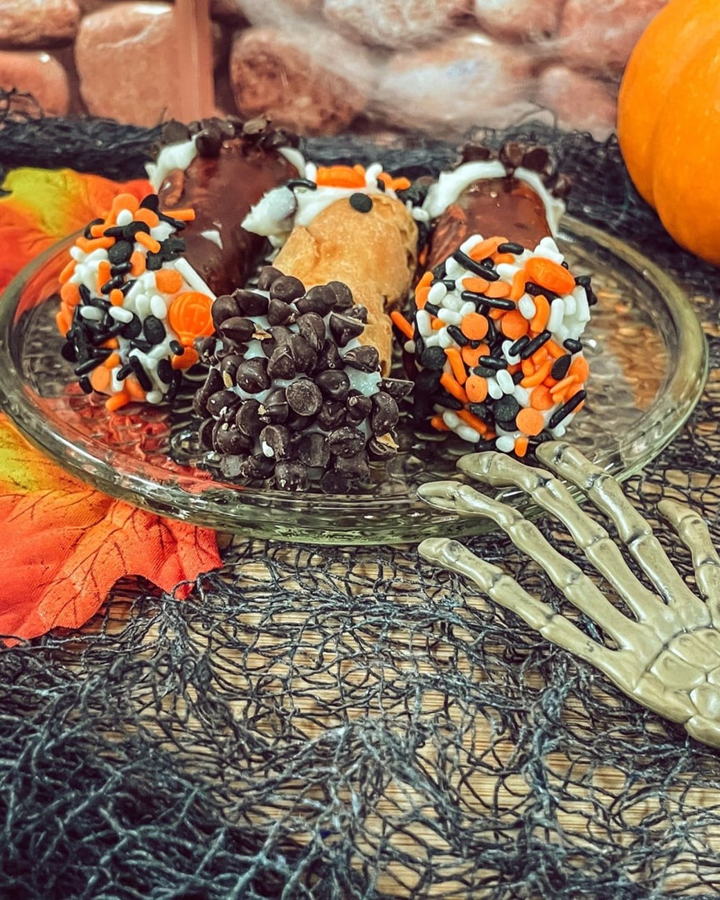 Spooky Mini Cannoli Tray 24 Count