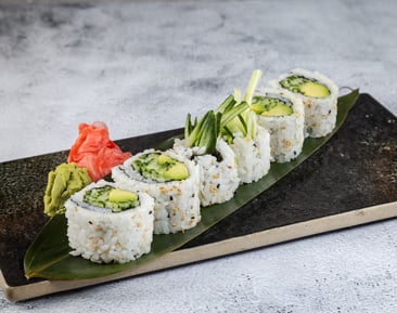 Avocado & Cucumber Maki (6)