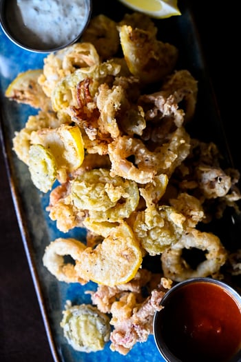 Cherry peppers. Shaved lemon. Lemon caper aioli. The Calamari Fritti at BellaBrava Midtown is the antipasti that makes everyone at the table reach at the same time. 

📸 Calamari Fritti

#bellabrava #tampamidtown #calamari #antipasti #italianfood #tamparestaurants