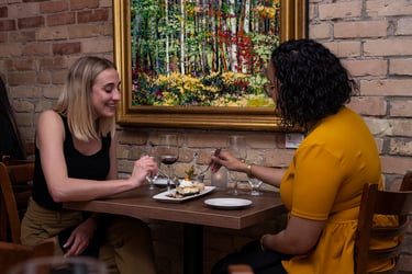 Why Choose Garlic’s for a Night Out in Downtown London?