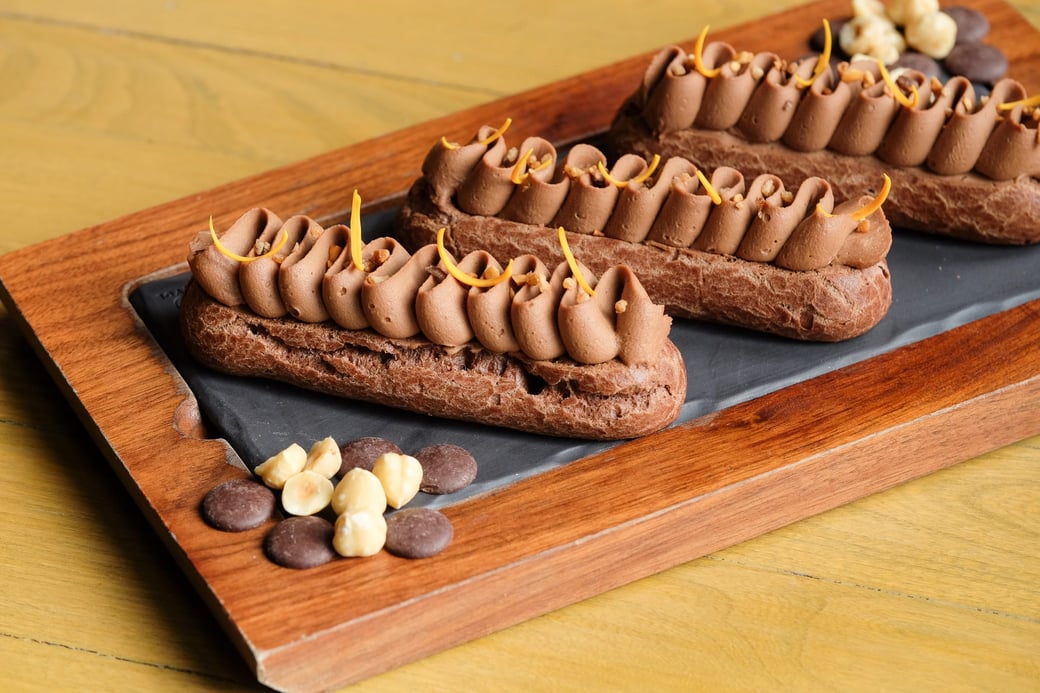 HAZELNUT MILK CHOCOLATE ECLAIR 