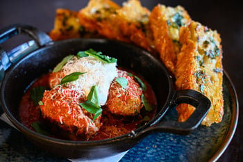 Pomodoro sauce. Whipped ricotta. Grana Padano. Torn basil. The Trattoria Meatballs at BellaBrava arrive the way a great antipasti should — like the evening just made a very good decision.

📸 Trattoria Meatballs 

#bellabrava #tampamidtown #meatballs #antipasti #italianfood #tamparestaurants