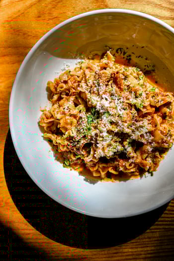 Lunch on Beach Drive hits different when it includes Italian wine and a plate of house-made pasta.

📸:Short Rib Rags