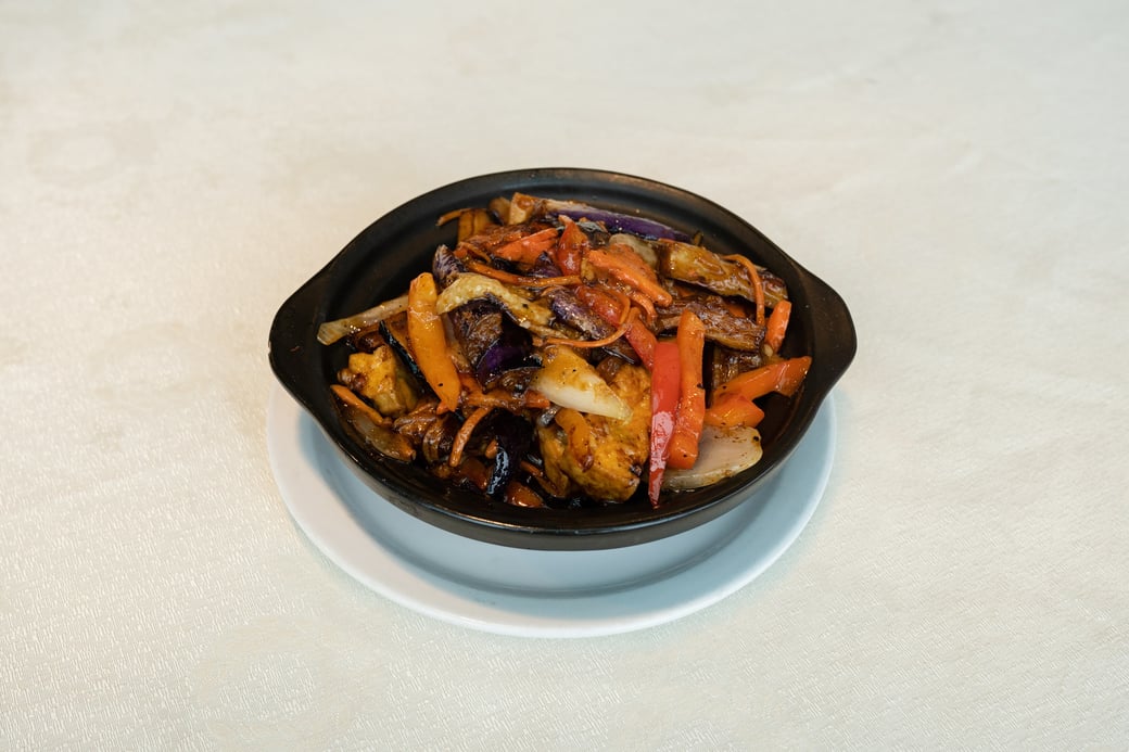 辣茄子豆腐 / Spicy Eggplant & Tofu Clay Pot