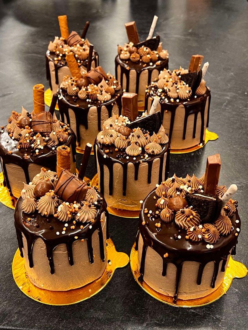 Mini chocolate chocolate chocolate cake 