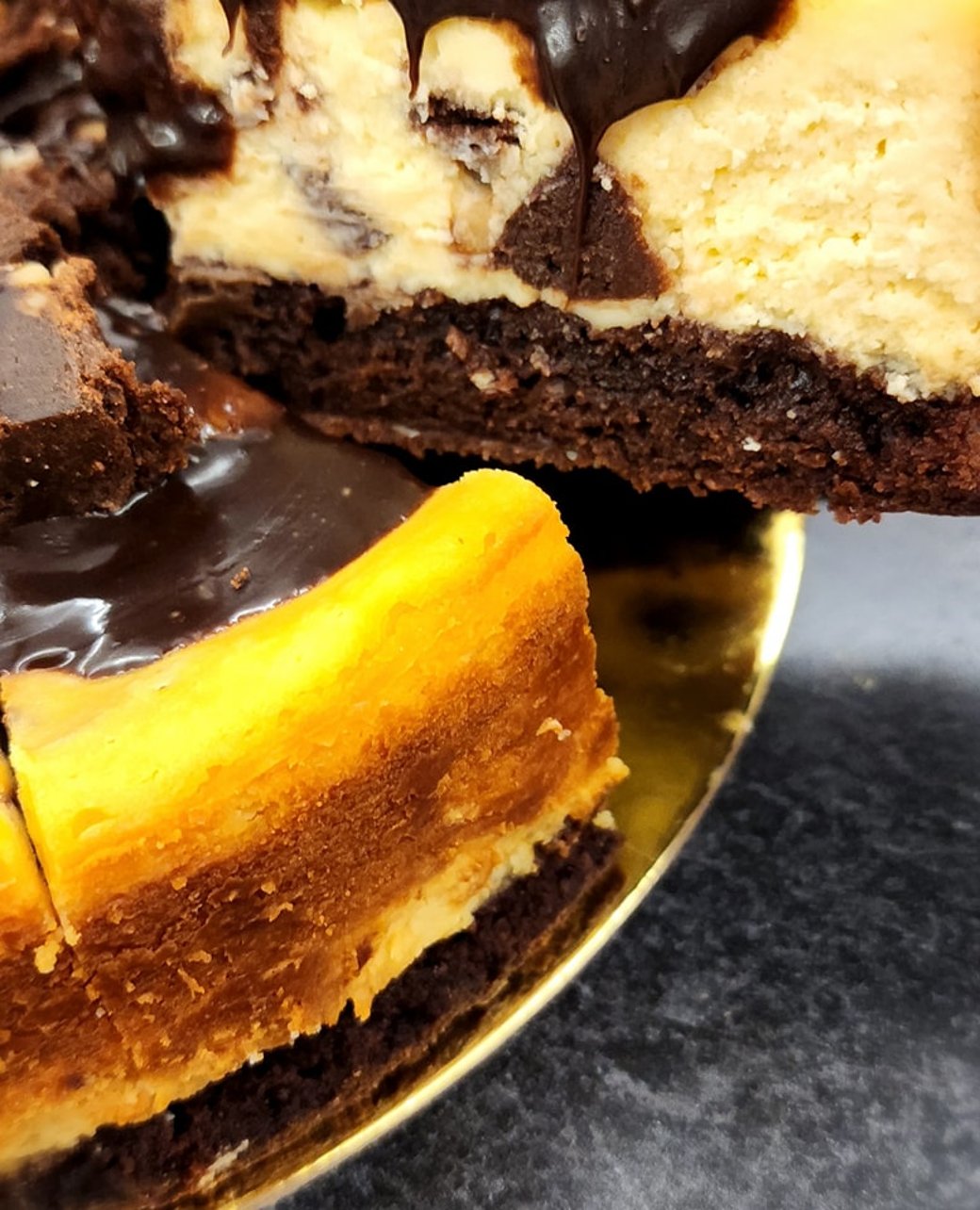 Walnut brownie cheesecake slice 