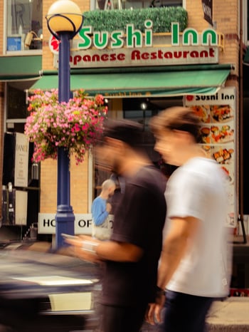 Catch the vibes outside Sushi Inn! 

Visit our linkin.bio for directions. 
•
•
•
•
#sushiinn #japanese #toronto #torontoeats #sushi #sushitaco #yorkville