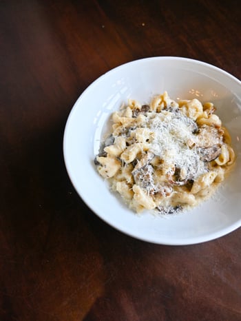 Black truffle. Housemade pasta. A stone-fired oven doing what it does best. The Black Truffle Pasta at BellaBrava Tampa is the kind of dish that makes a Thursday feel like a celebration. 

📸:Black Truffle

#bellabrava #bexley #landolakes #italianfood  #tampaeats