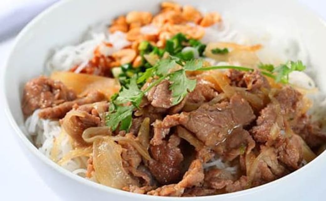 G7.  Pan-fried Beef + Tomato + Lemongrass