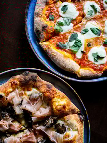 The Woodstone oven at BellaBrava Midtown doesn’t take shortcuts. Neither does anything else that comes out of our kitchen. Stone-fired pizza and handcrafted pasta — find us on Gramercy Lane.

📸:Alto Adige Pizza

#bellabrava #tampamidtown #stonefiredpizza #woodstoneoven  #tamparestaurants