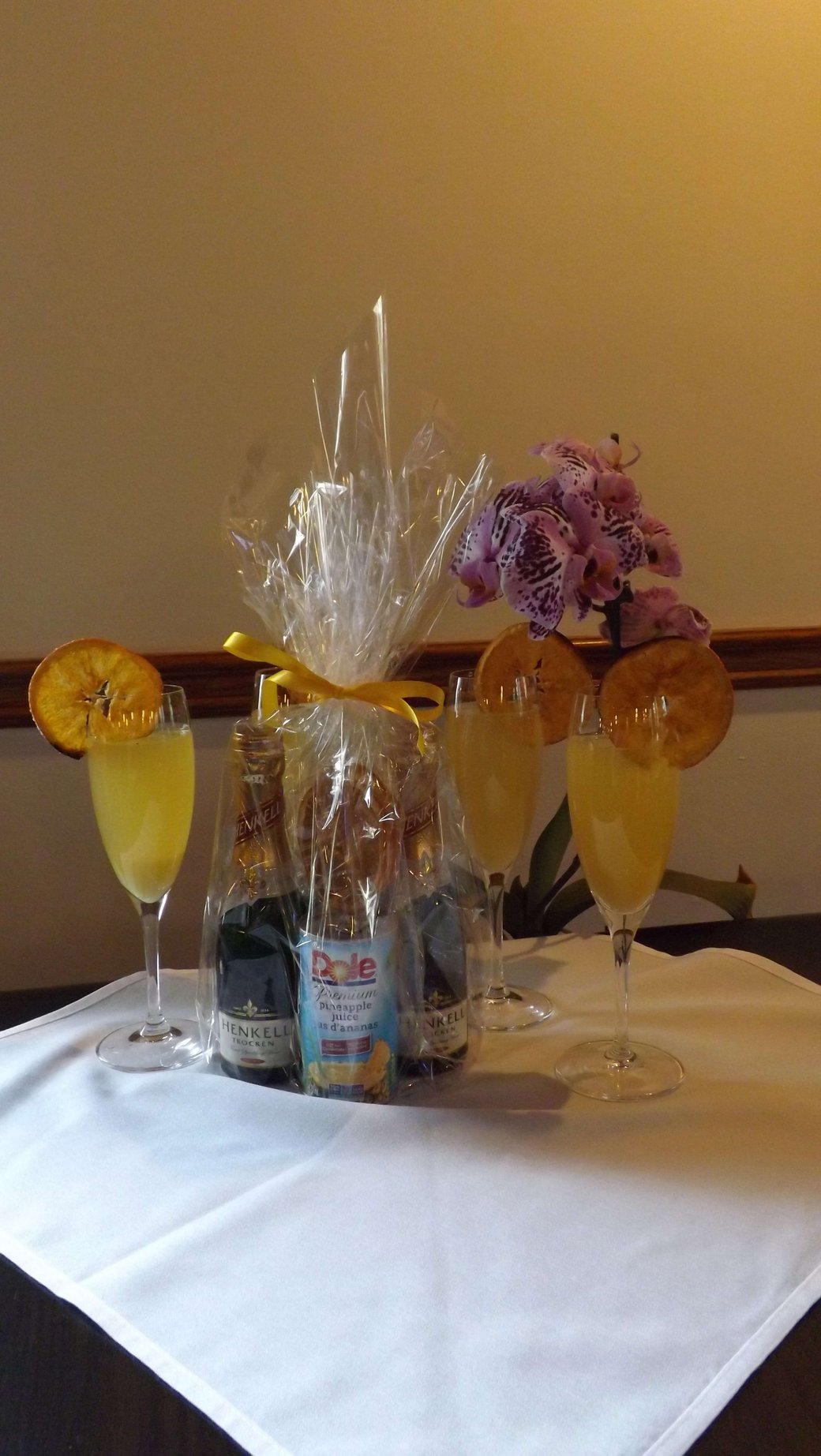 MOTHER'S DAY PINEAPPLE MIMOSA KIT FOR FOUR