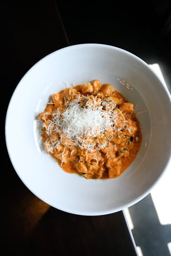 A good evening at BellaBrava Midtown doesn't require a playbook. Order the antipasti. Let the pasta follow. Find a bottle on the Italian wine list that earns a second glass. The room will take care of the rest. Gramercy Lane, Tampa.

📸: Four Cheese Gnocchi 

#bellabrava #tampamidtown #italianfood #winenight #tamparestaurants #datenight