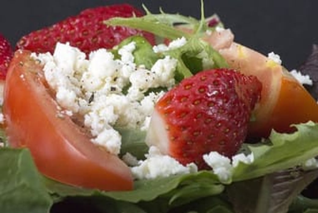 Grilled Chicken Strawberry Pecan Salad