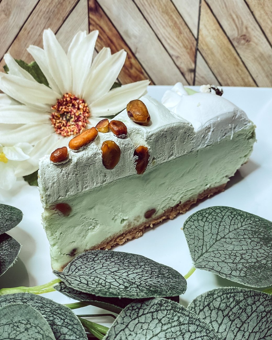  Pistachio Cheese Cake 16 Slices