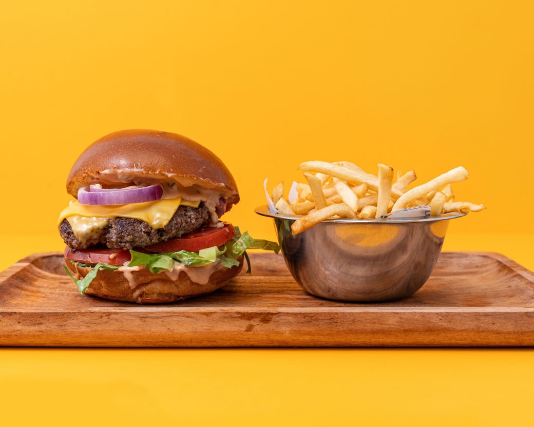 Tradicional Burger w/fries and coke