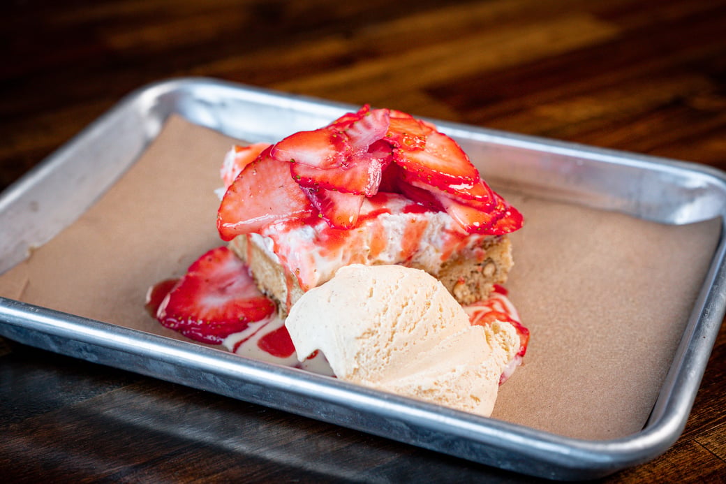 Strawberry Pretzel Pie Blondie