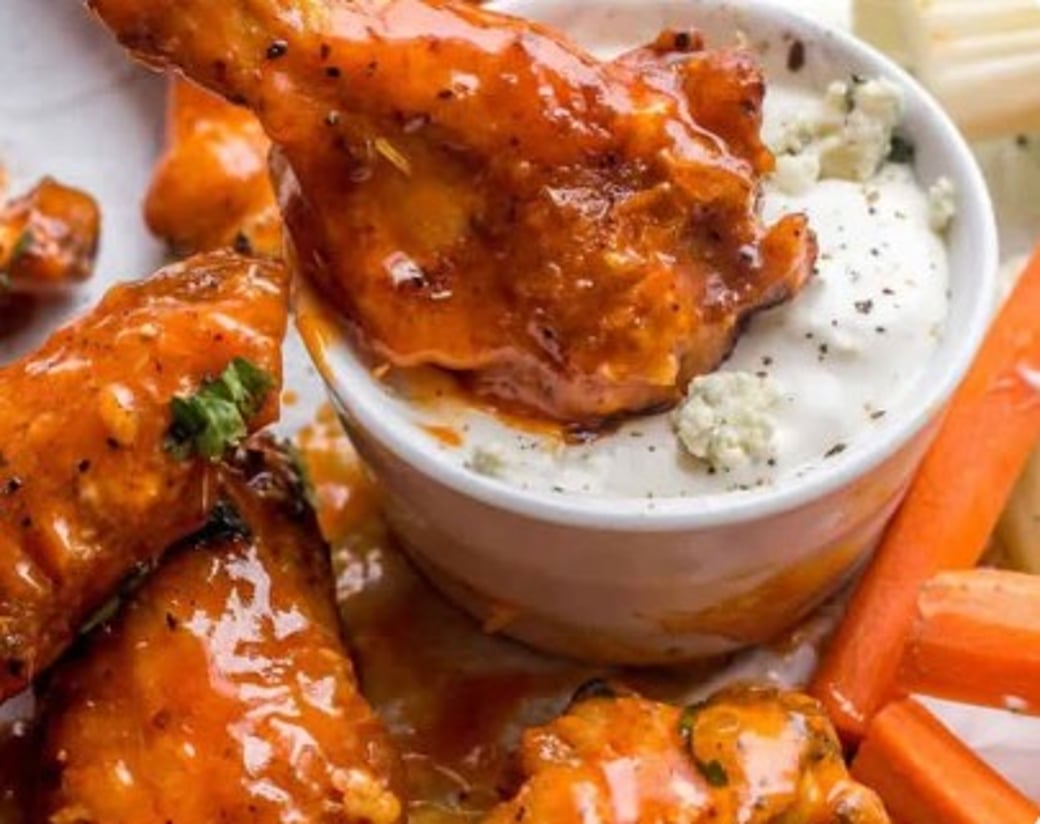Wings with Sauce 10 Count