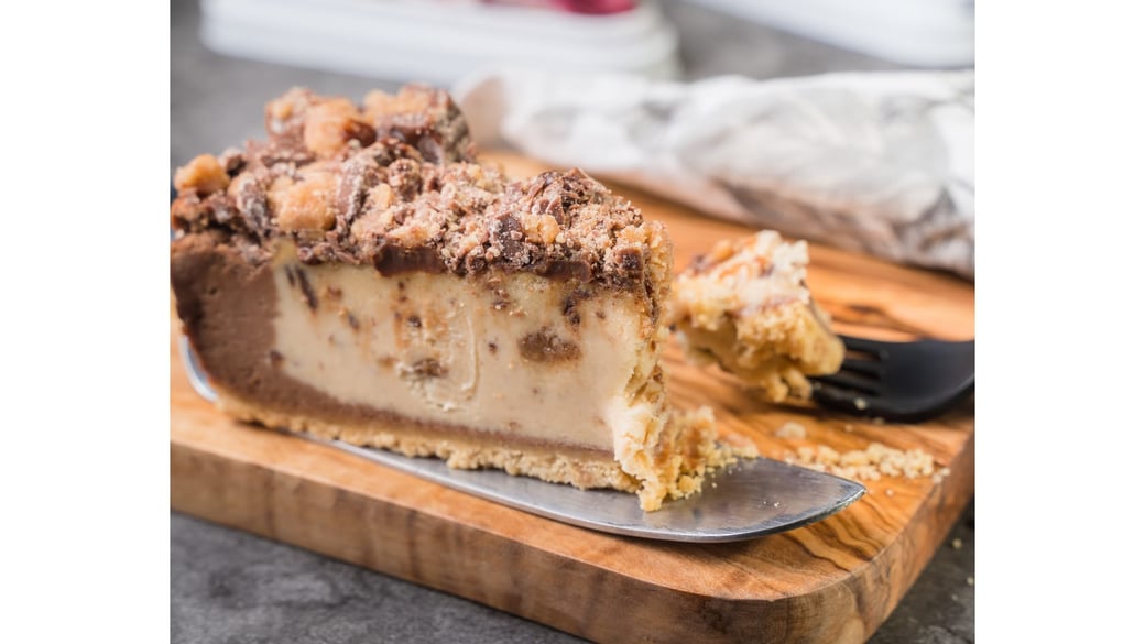 Snickers Reese Cheesecake