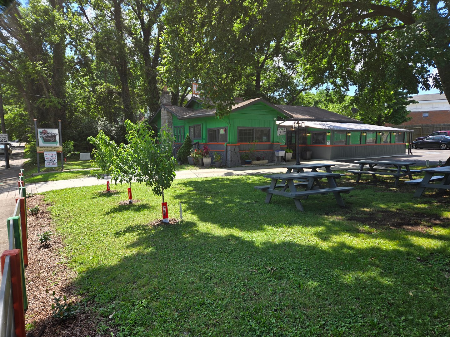 Relaxed casual restaurant in Woodbine