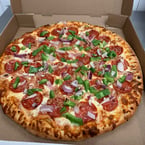 Pepperoni, green peppers, red onion & bacon 👏
Who wants one??

Www.albapizzeria.ca order online or find us on Skip, Uber and DoorDash!! 
705-740-7595.