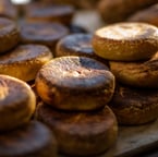 with teamed up with our pals at marcsmushrooms to celebrate May 24 weekend with the ultimate bbq kit 🔥 bison burgers on fermented potato buns... do we need to say more? 

at-home BBQ kit includes: 
✨bison burgers
✨azhartoronto fermented potato buns
✨gorgonzola cheese
✨bacon
✨cremini mushrooms
✨plus a bunch of Ontario Asparagus! 

link in marcsmushrooms bio to pre-order