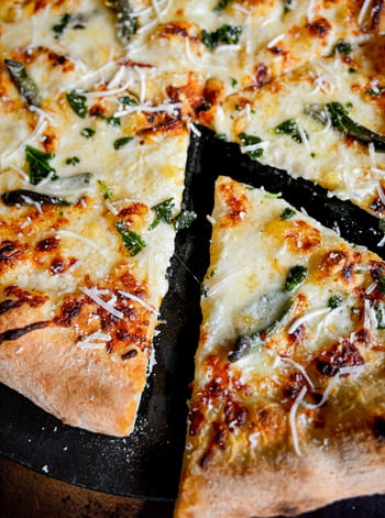 Mozzarella, Fontina, taleggio, pecorino Romano, and fried sage on a 24-hour fermented crust. The Four Cheese at BellaBrava Bexley is the pizza that makes a strong argument for keeping things simple. Stone-fired, every time.

📸 Four Cheese Pizza 

#bellabrava #bexley #fourcheeepizza #stonefiredpizza #italianfood #landolakes