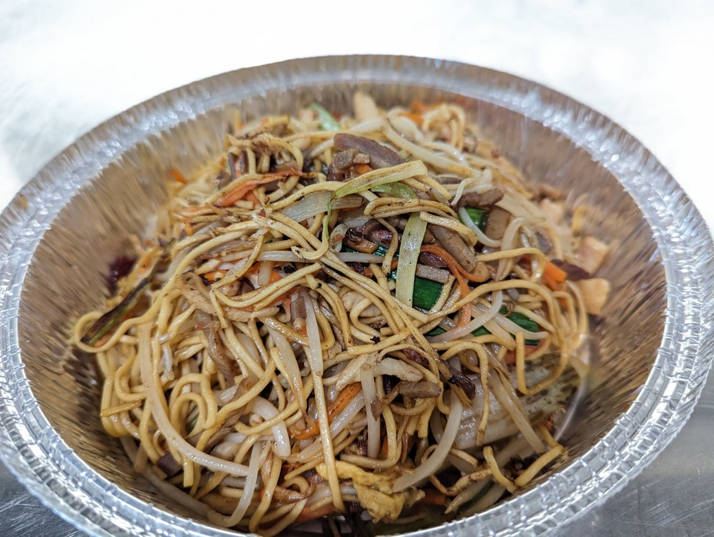 豉油皇三絲炒麵 / Mixed Shredded Chow Mein