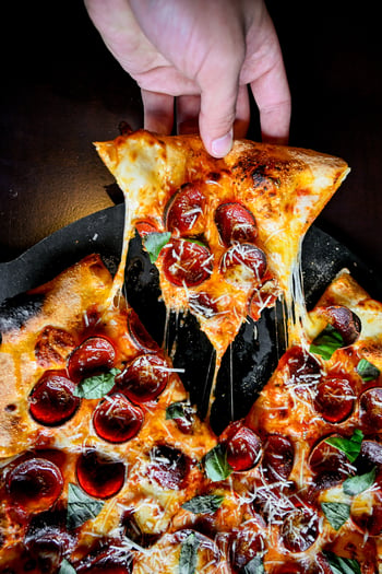 The Woodstone oven is on. The pasta is made. Midtown, the table is yours. BellaBrava Tampa — reservations through the link in bio.

📸: Hot Honey Pepperoni Pizza

#bellabrava #tampamidtown #woodstoneoven #housemadepasta #italianfood #tamparestaurants