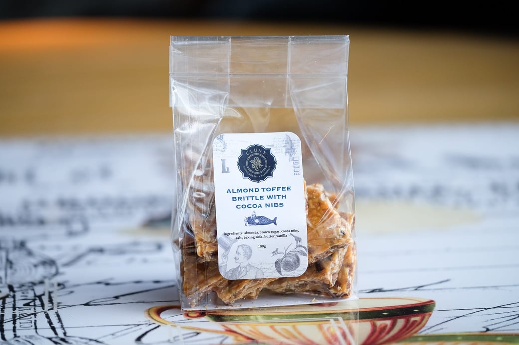 ALMOND TOFFEE BRITTLE WITH COCOA NIBS