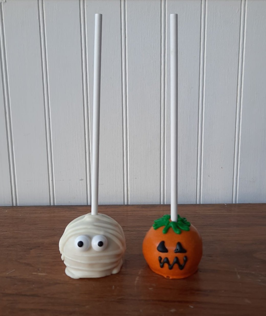 Haunted Halloween cake pops