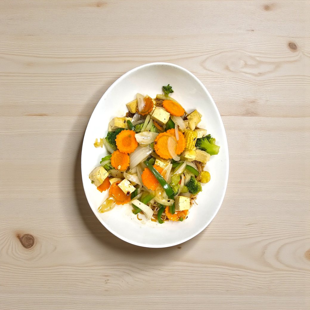 (N6)  Sautéed Chicken and Mixed Vegetables on Vermicelli