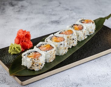 Spicy Salmon Maki (6)