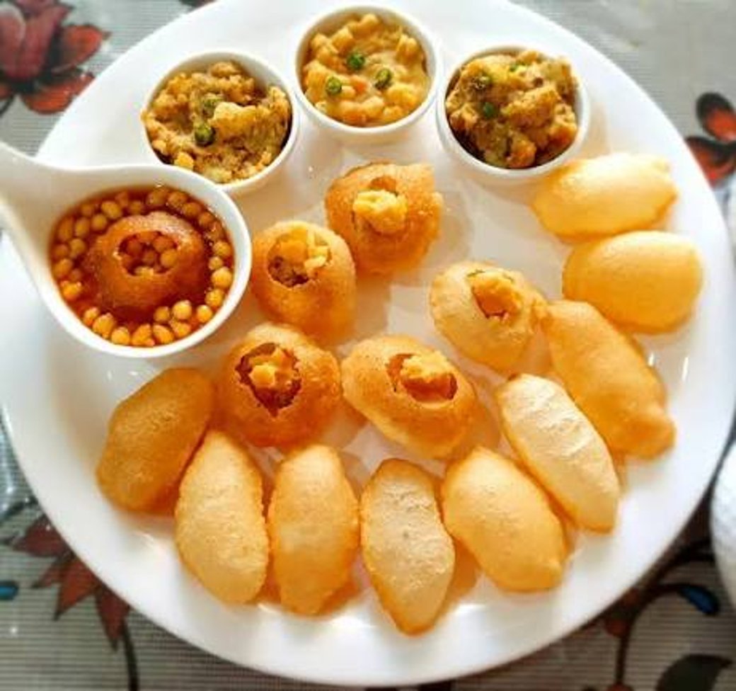 Sooji walle golgappe 10 pcs.
