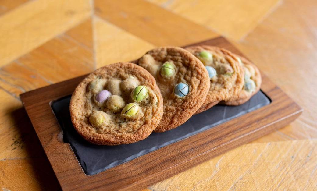 MILK CHOCOLATE EASTER EGG COOKIE