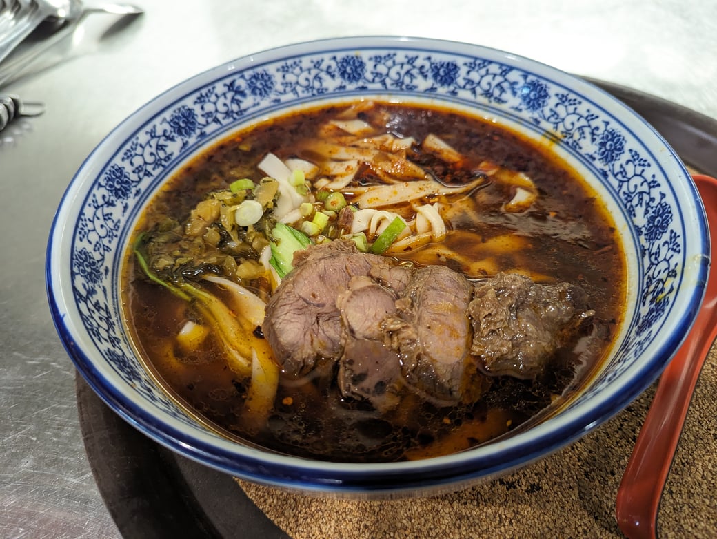 紅燒牛腱麵/細粉 / Braised Beef Shank in Soup with Noodle/Vermicelli