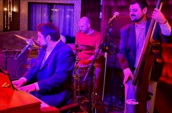 NEW YEARS' EVE - BEELAYS TRIO