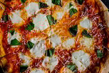 New year. Friday night. The table is set.
There’s something special about starting a new year with good food, great company, and a place that feels like home.

Join us tonight as we ease into the year ahead with house-made pasta, handcrafted cocktails, and the kind of Friday energy that only comes from sharing a meal together.

2026 is the year full of connection, celebration, and plenty of reasons to gather around the table. Happy New Year from all of us at BellaBrava.

📸:Margherita Pizza