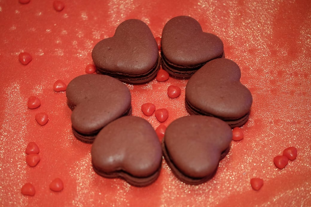 BLACK FOREST MACARON HEARTS