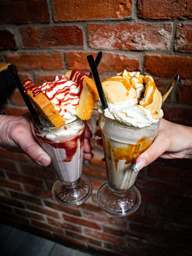SHAKES & SWEETS