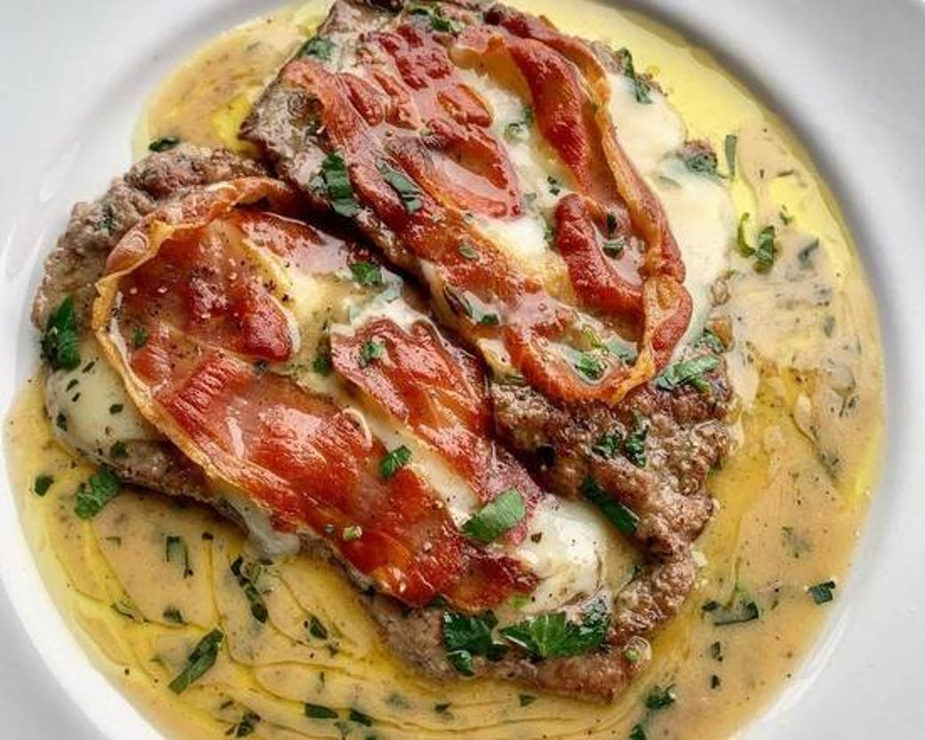 <p><strong>VEAL SALTIMBOCCA</strong></p>