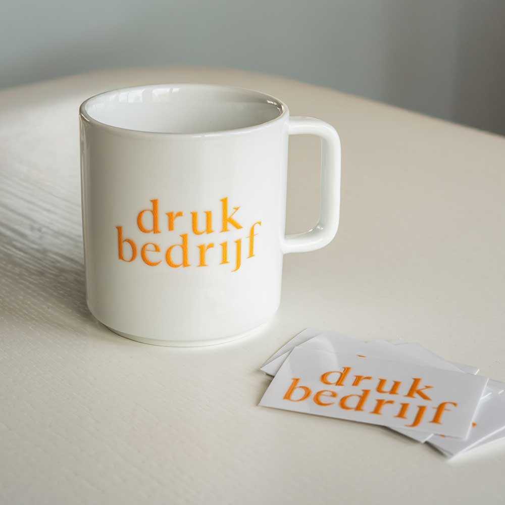 DTF sticker op mok