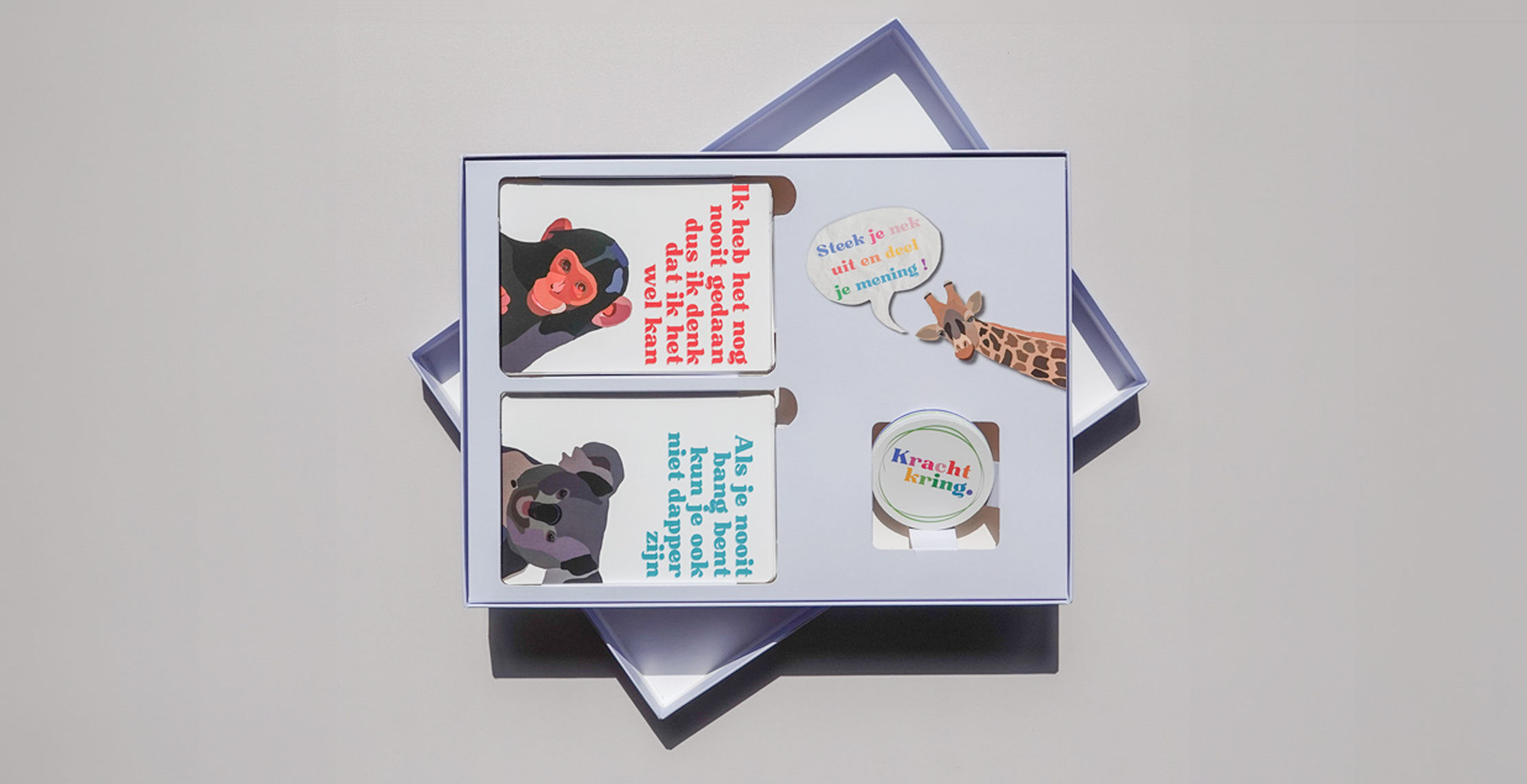 Inlay van doos van Semko krachtkring met kaarten bedrukt en fishes met vragen en illustraties van dieren. 