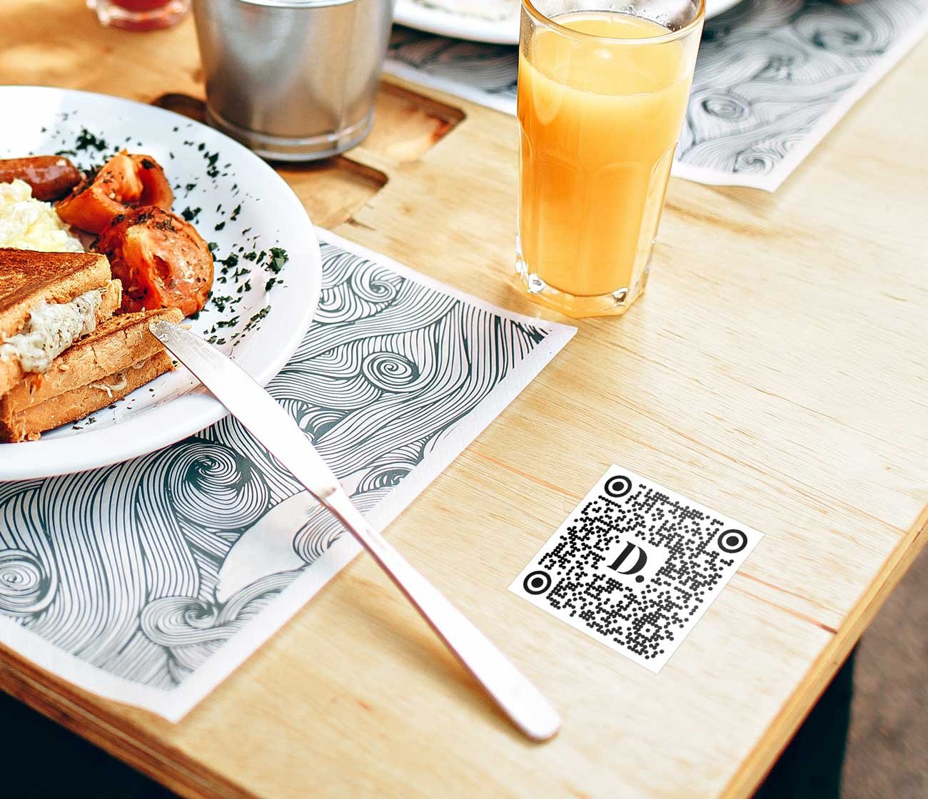 QR code sticker op tafel in restaurant