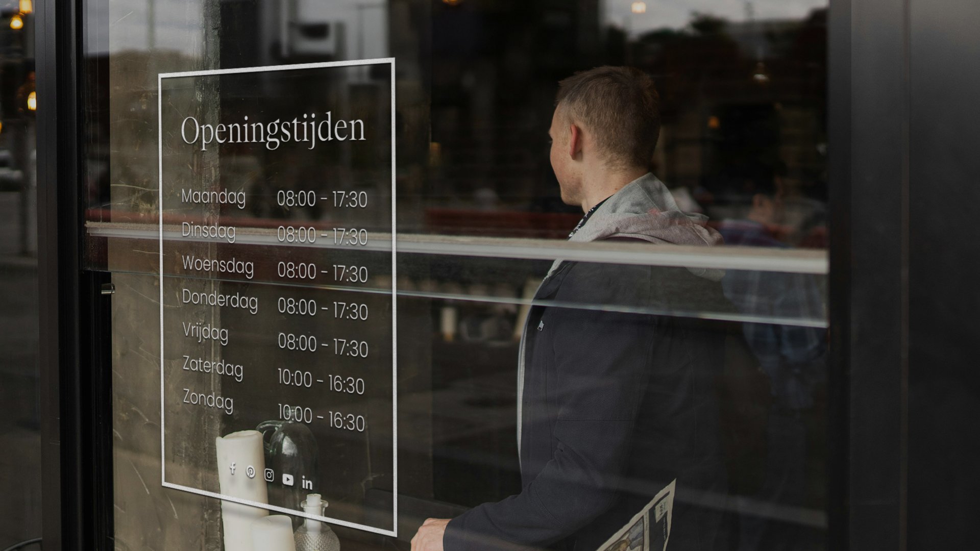 Belletering op winkelraam voorjaarsactie en zomer periode