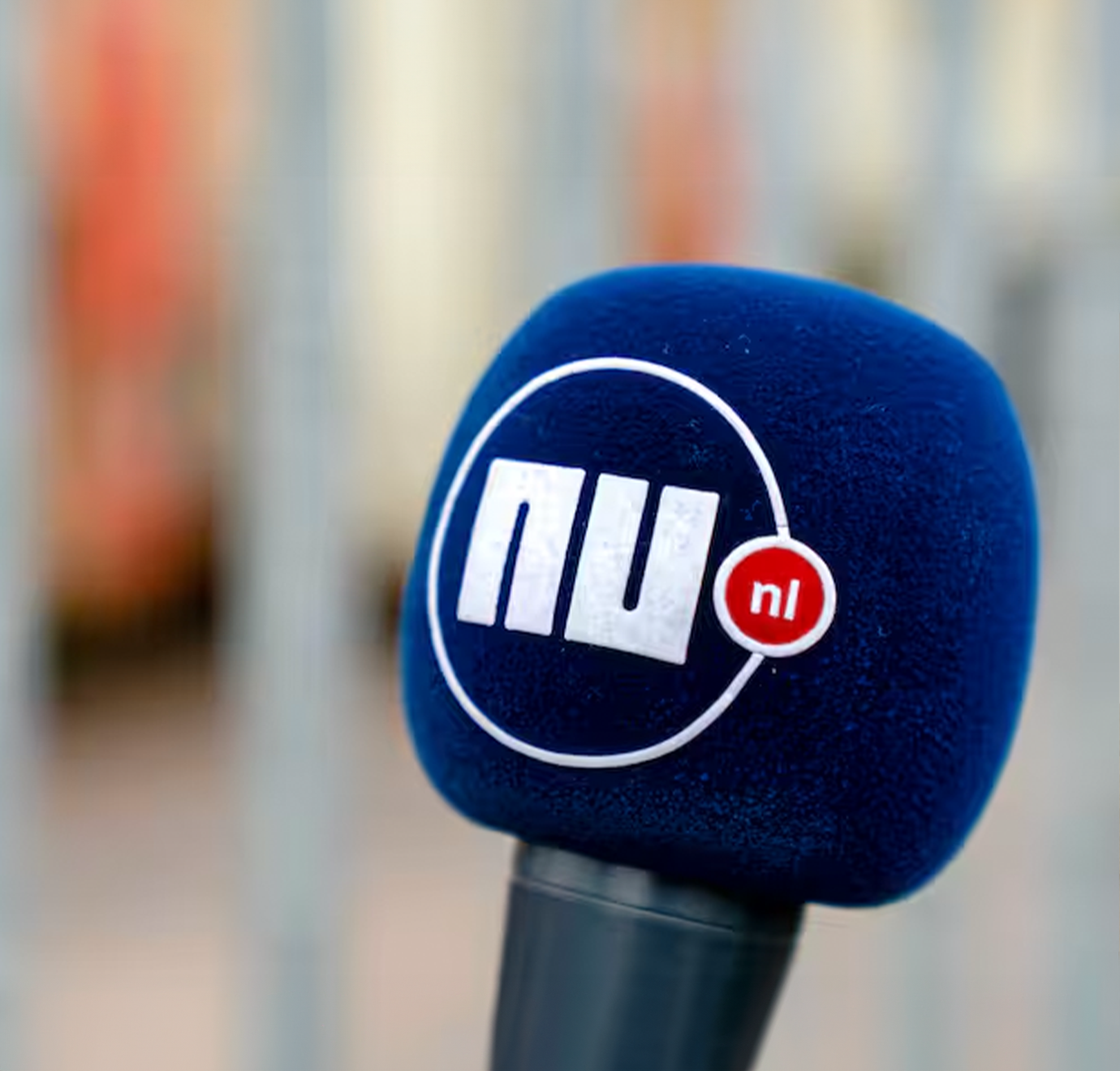 NU.nl klantcase: bedrukt microfoonhoesje als voorbeeld van maatwerk drukwerk Nu.nl