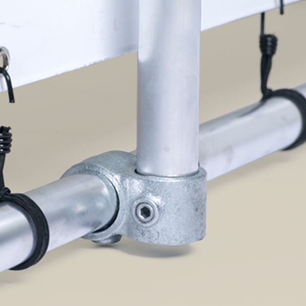 Steigerframe banner voor maximale zichtbaarheid