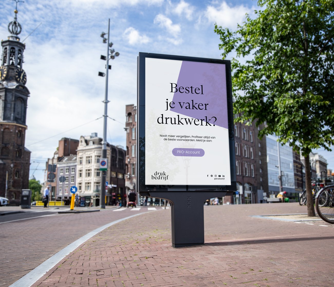 Grote abri poster voor opvallende buitenreclame